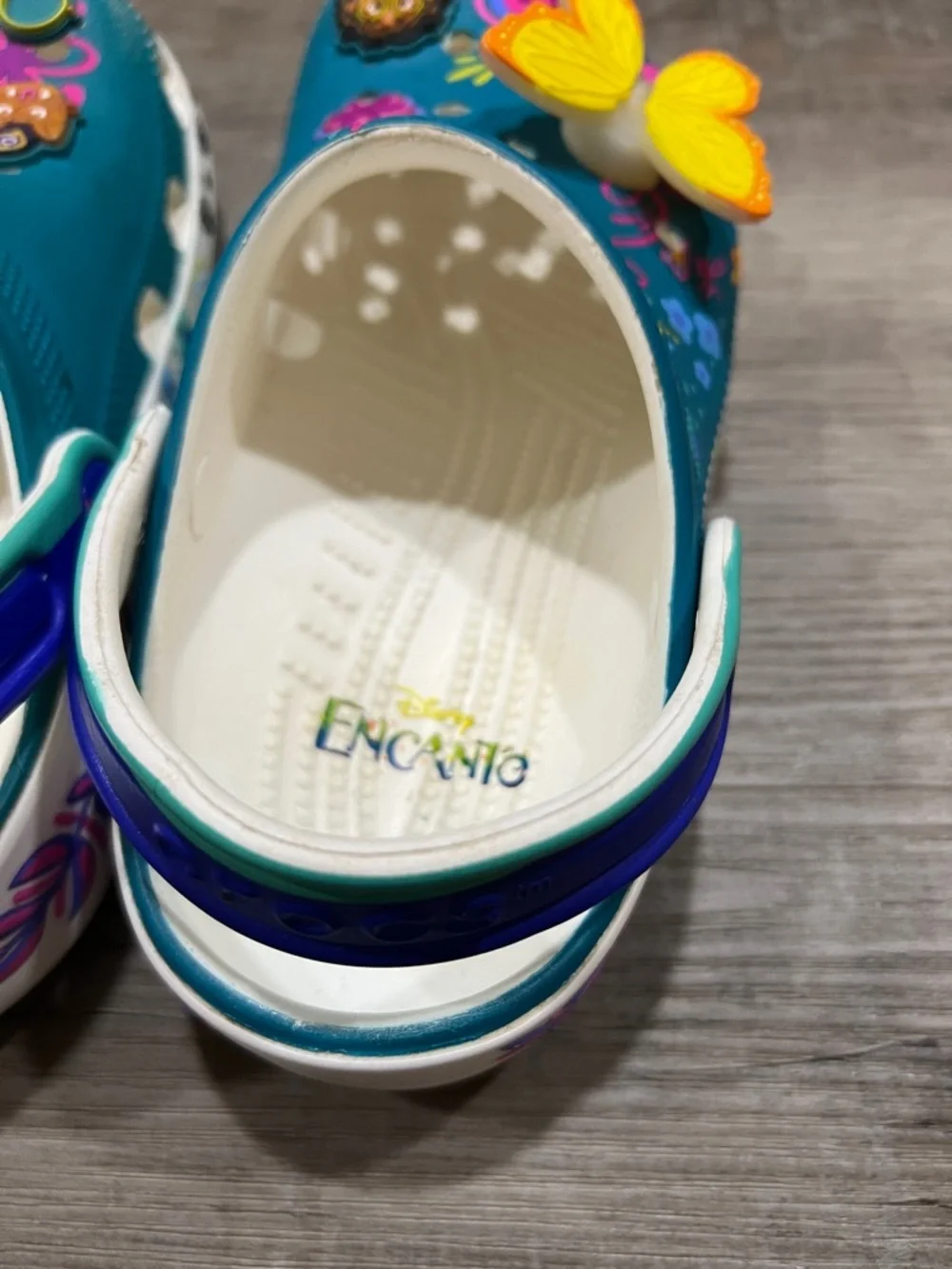 CROCS Disney Encanto size J2 - Picture 8 of 11